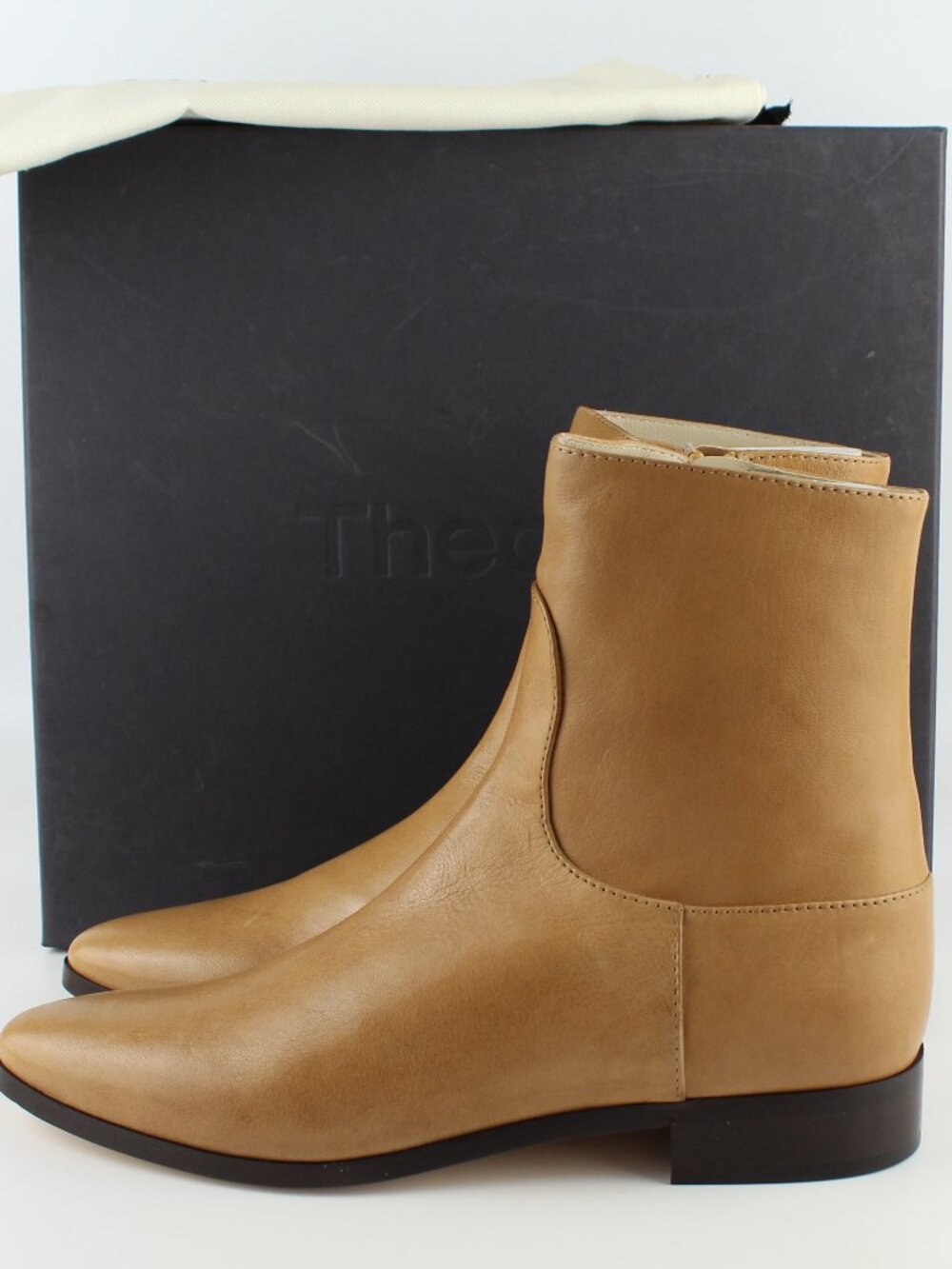 NEW Theory Leather Minimalist Style Ankle Bootie for Office to Evening, EU 37.5